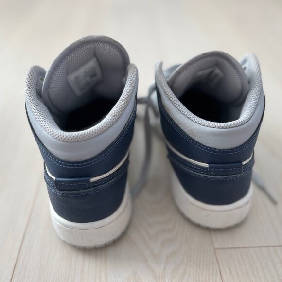 AIR JORDAN 1WOLF GREY MID TOP SNEAKERS  DQ8423-104 SIZE 4.5 YOUTH - Picture 7 of 7